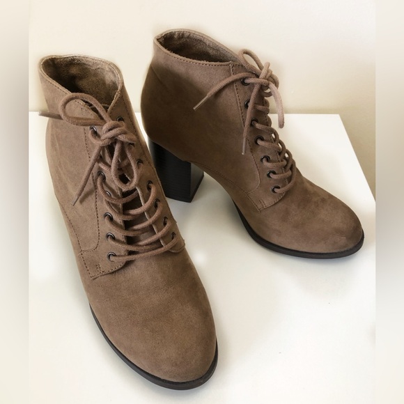 Forever 21 Faux Suede block heel Ankle Booties, taupe light brown - Picture 2 of 5